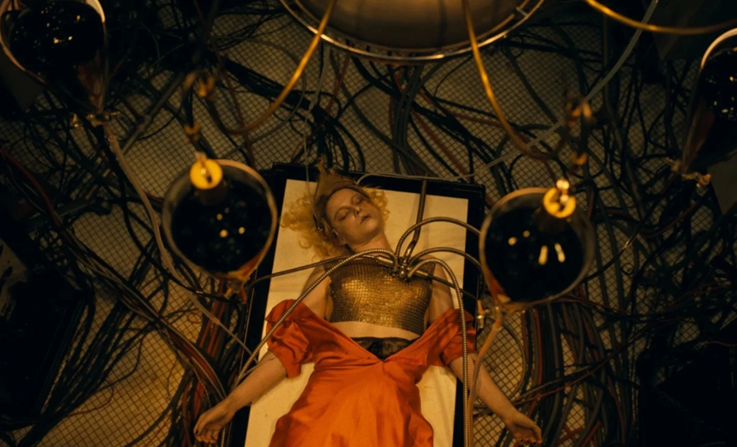 Personagem do filme A Noiva deitada em maca